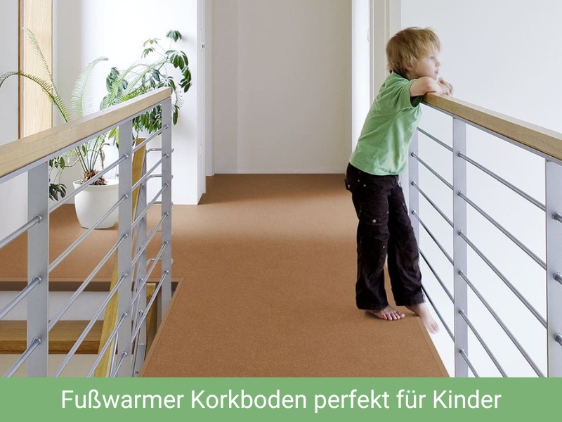 Ein Korkboden lädt zum Barfußlaufen ein und reduziert die Geräusche - ideal für Familien mit Kindern